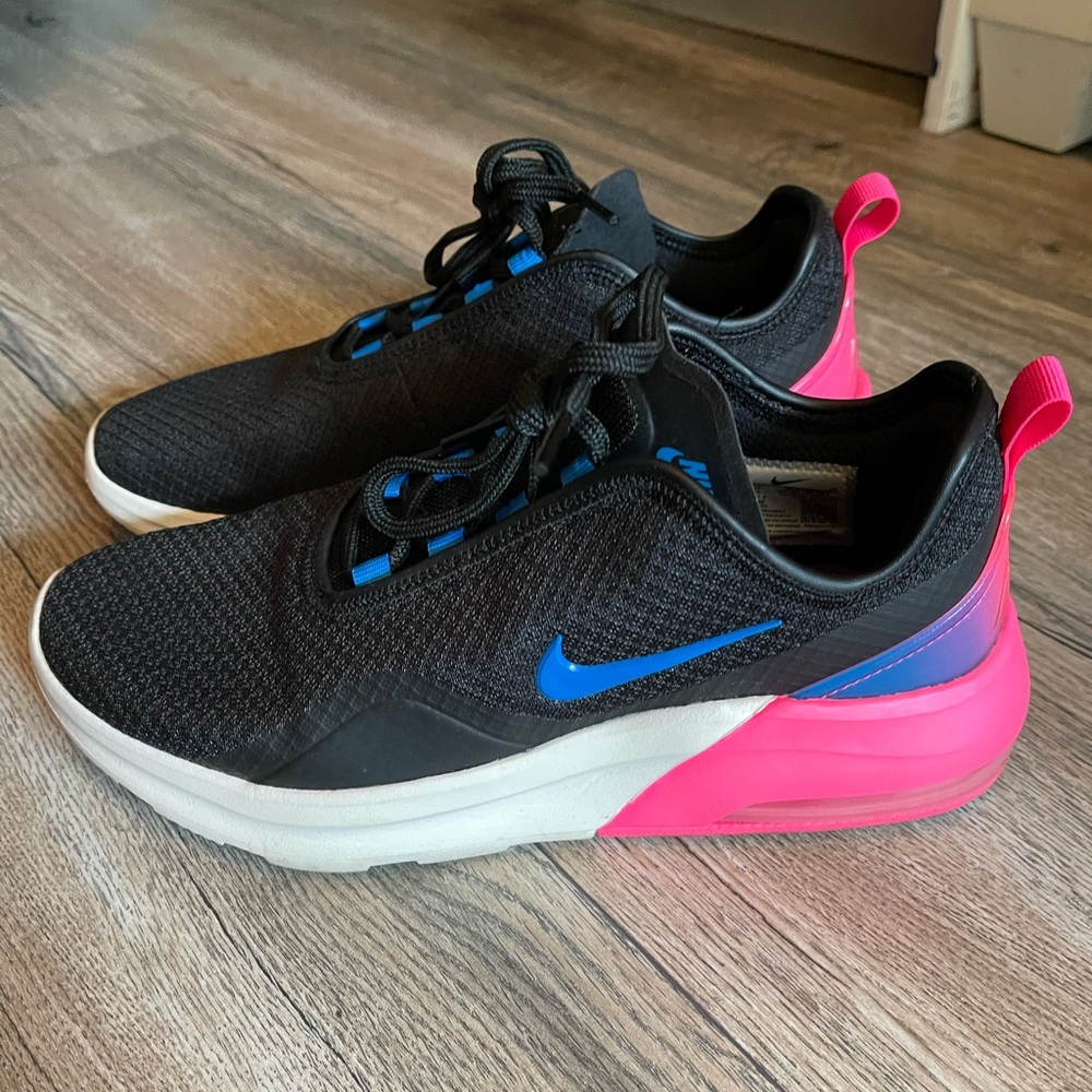 Nike running shoes-new condition